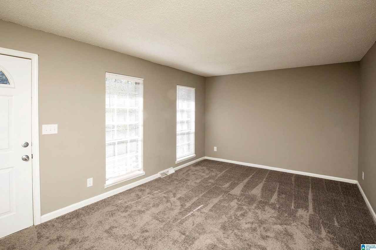 5140 Hickory Dr Ne - Photo 4 of 18