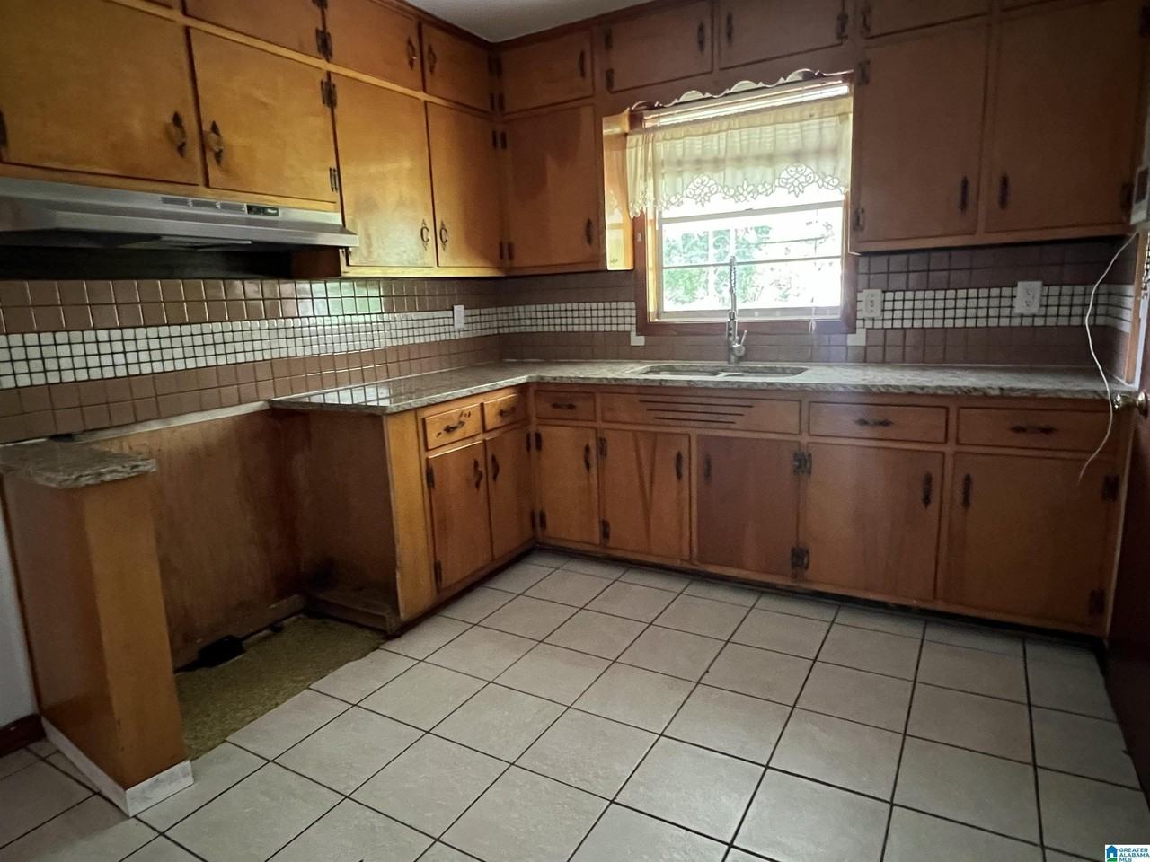 512 Sunhill Rd Nw - Photo 2 of 17