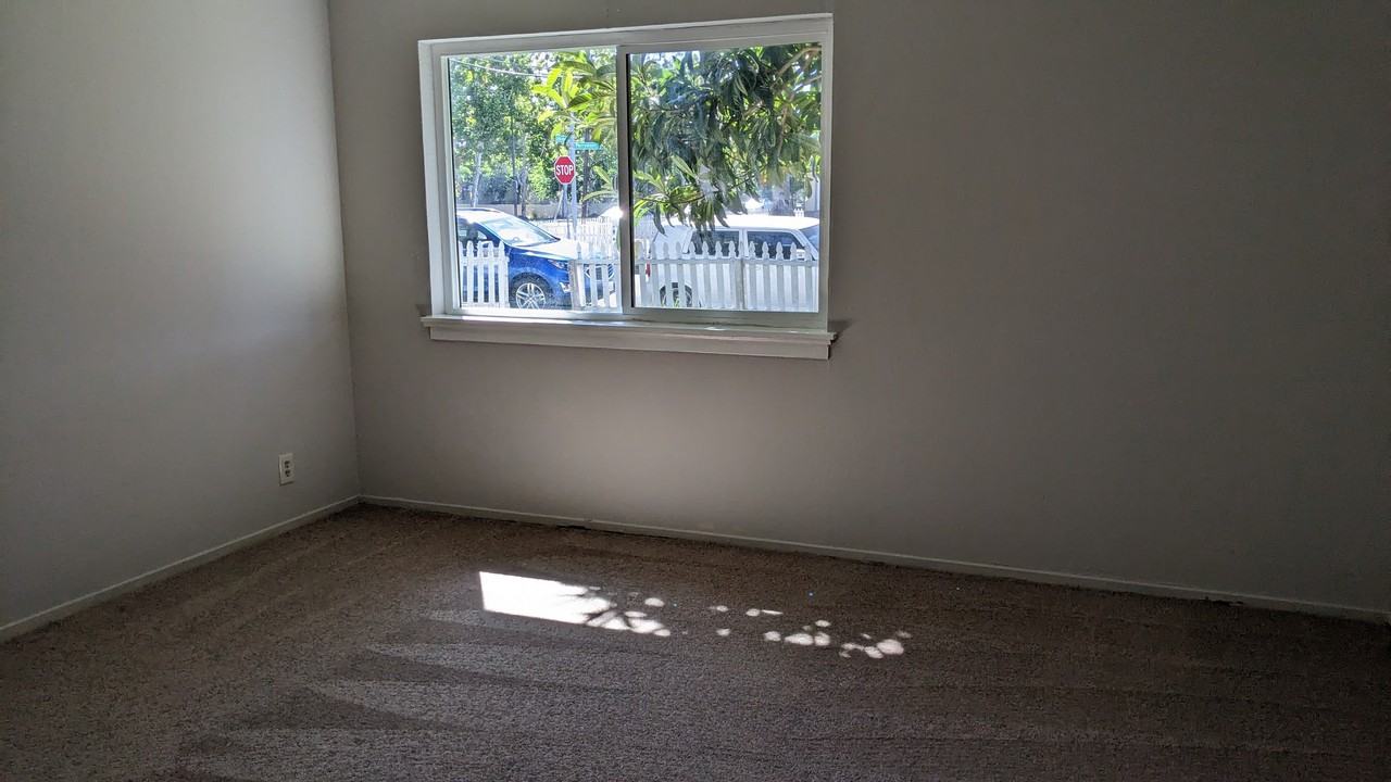 2139 Little Orchard St #6 - Photo 6 of 8