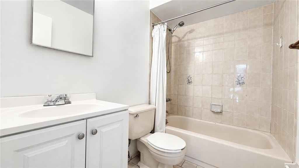 22 Windsor Ct #1 - Photo 5 of 5