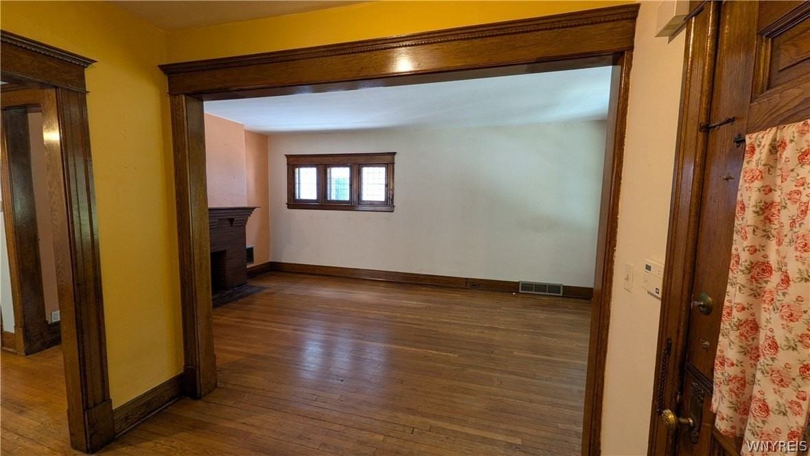 37 Manchester Pl - Photo 3 of 15