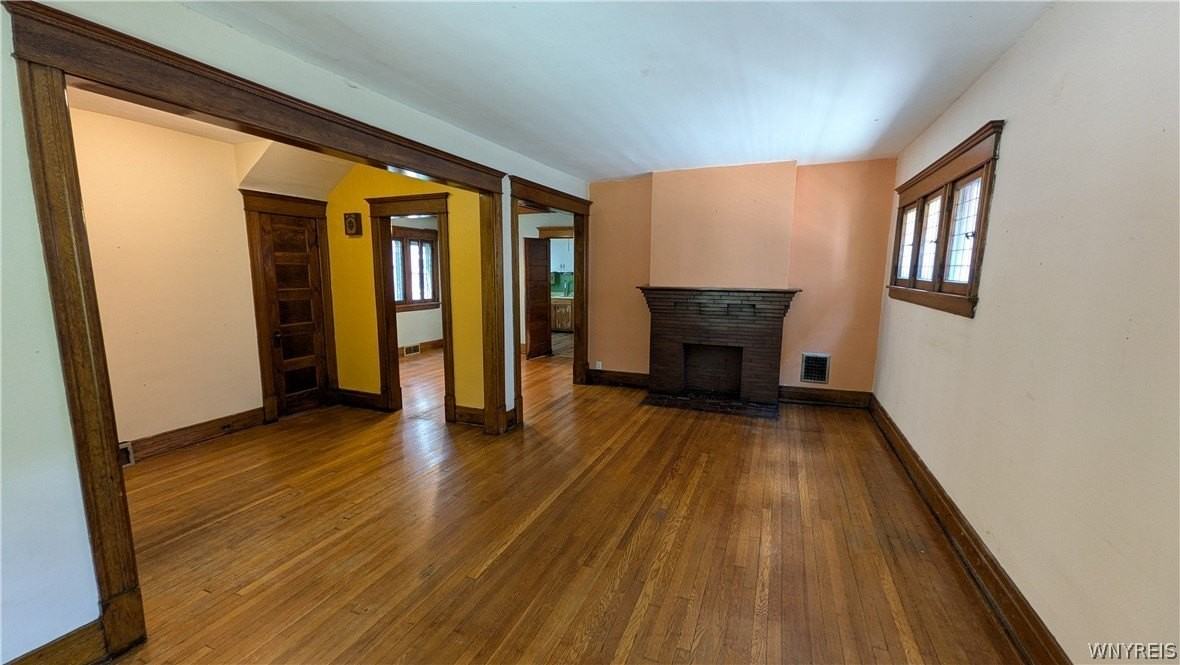 37 Manchester Pl - Photo 4 of 15