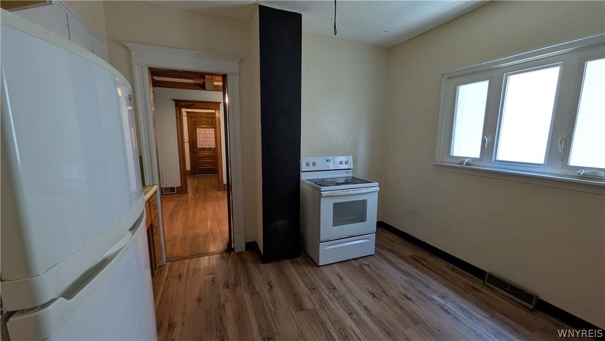 37 Manchester Pl - Photo 7 of 15