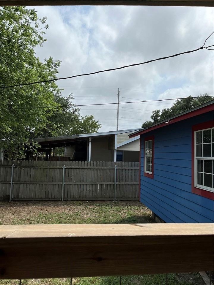 4418 Vestal St - Photo 3 of 18