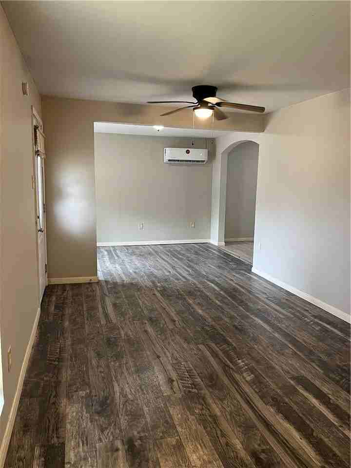 4418 Vestal St - Photo 5 of 18
