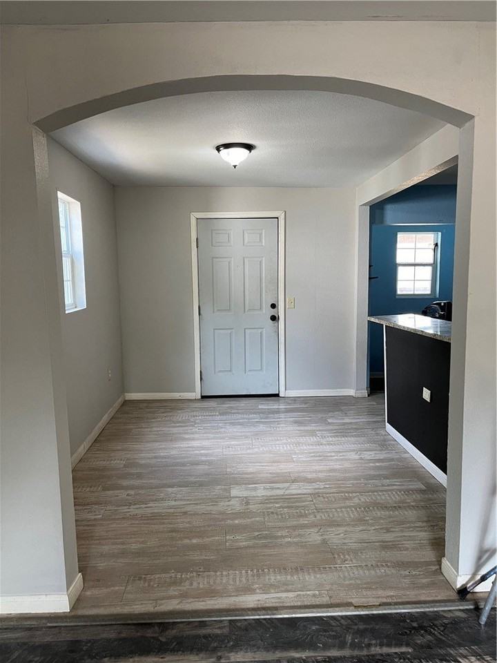 4418 Vestal St - Photo 6 of 18