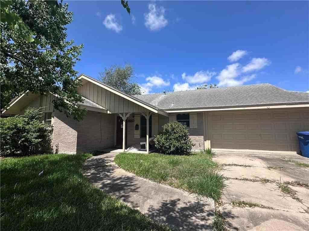 825 Crestview Dr