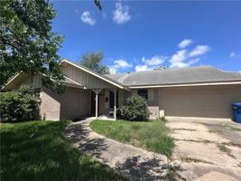 featured image of 825 Crestview Dr