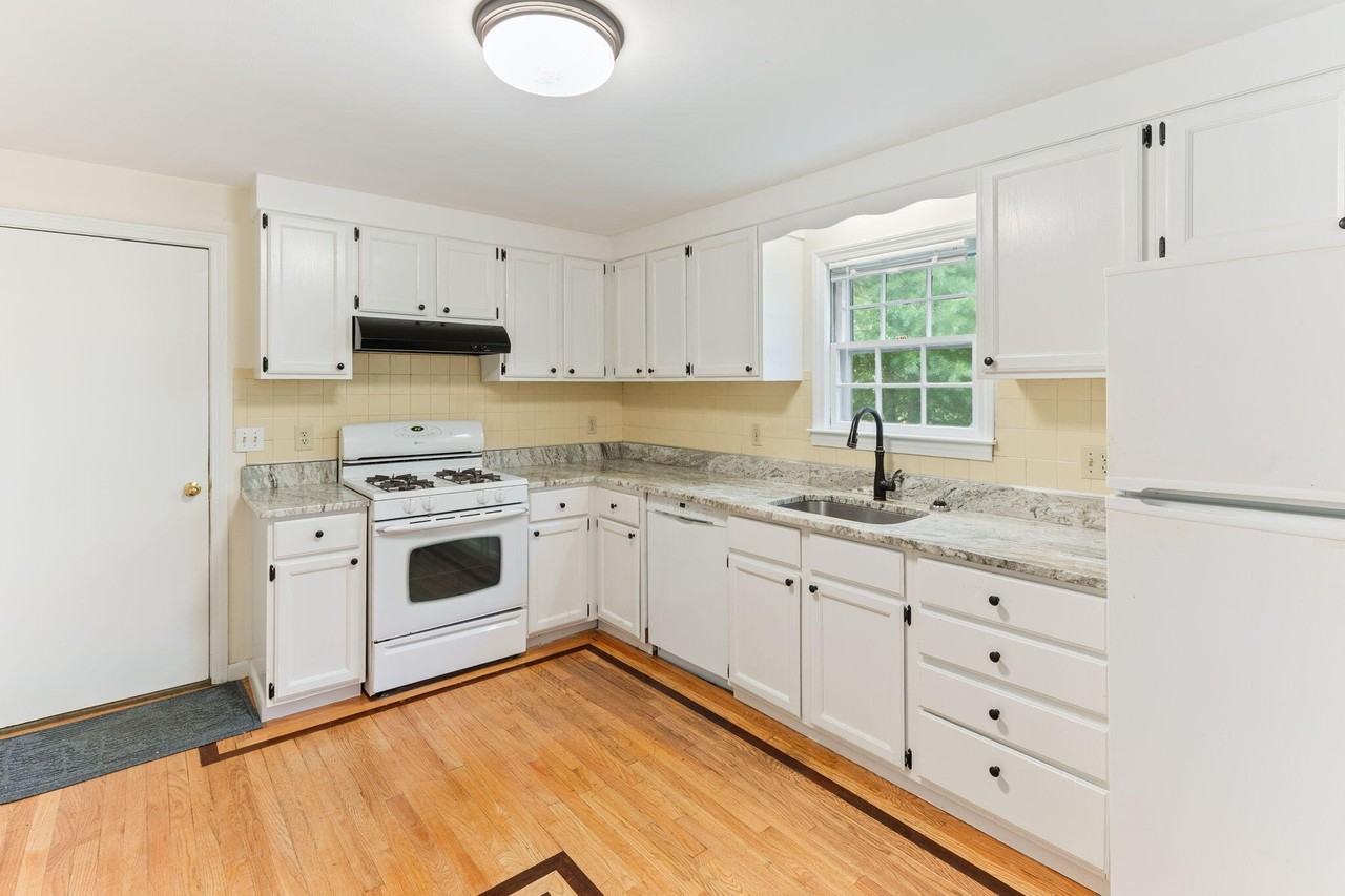 49 Bramblebush Dr - Photo 4 of 28