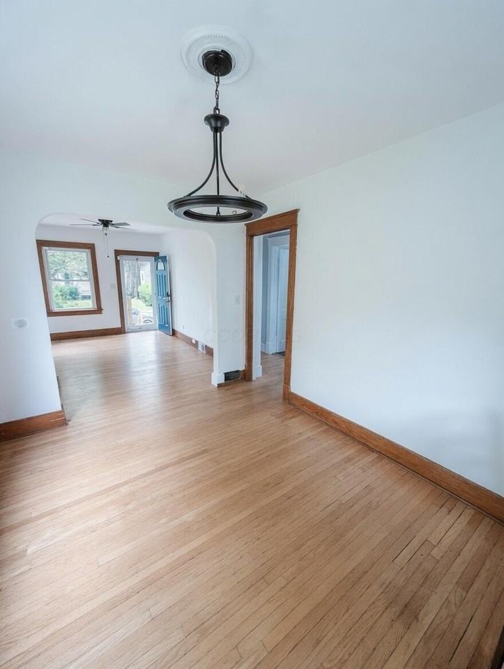490 E Oakland Ave - Photo 7 of 29