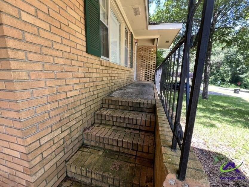609 Arrowhead Trl - Photo 3 of 14