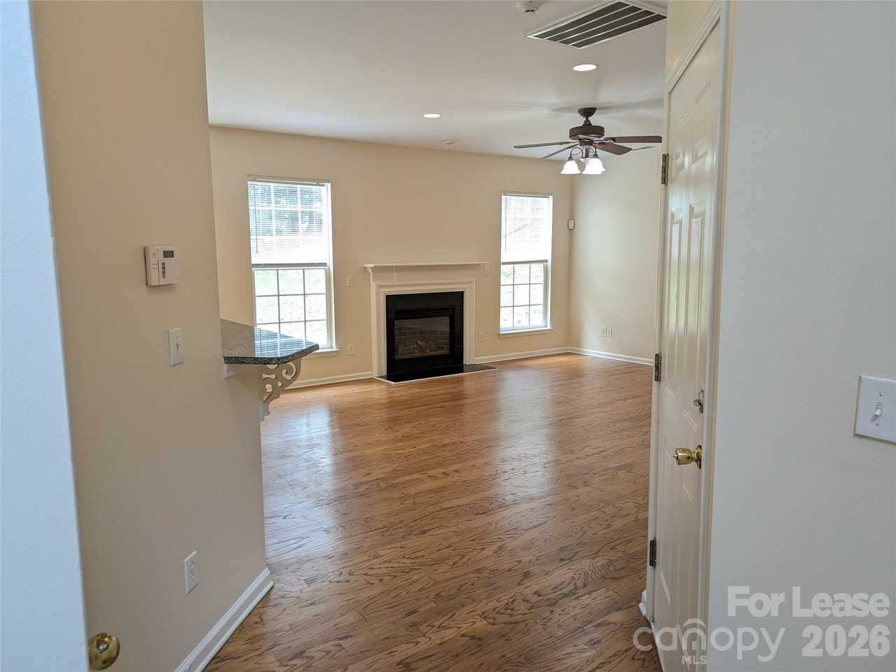 106 Autry Ave - Photo 6 of 39