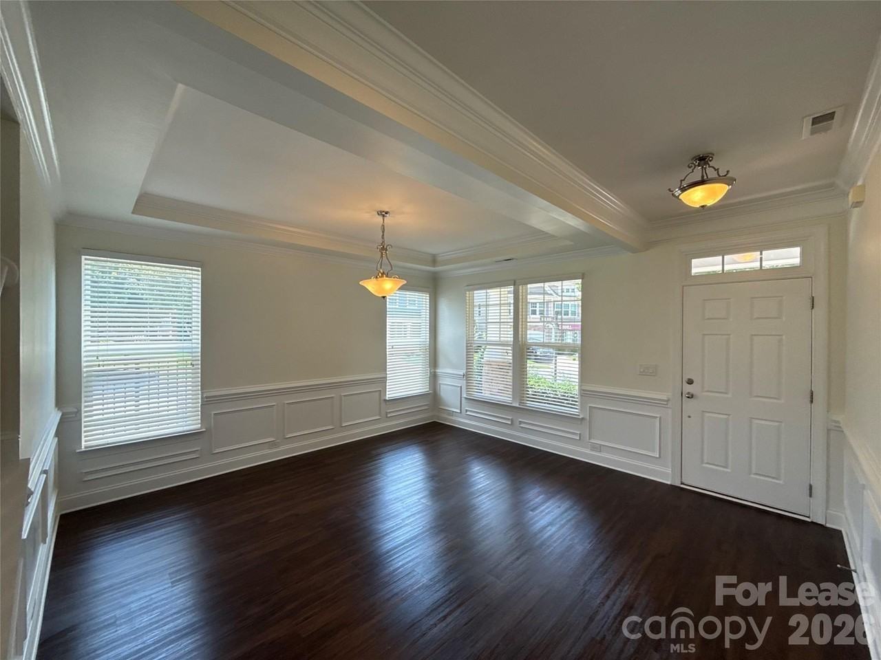 1019 Dunhill Ln - Photo 2 of 23