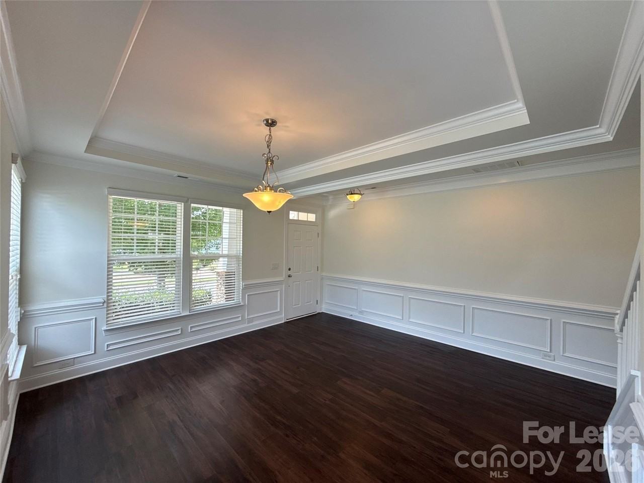 1019 Dunhill Ln - Photo 3 of 23