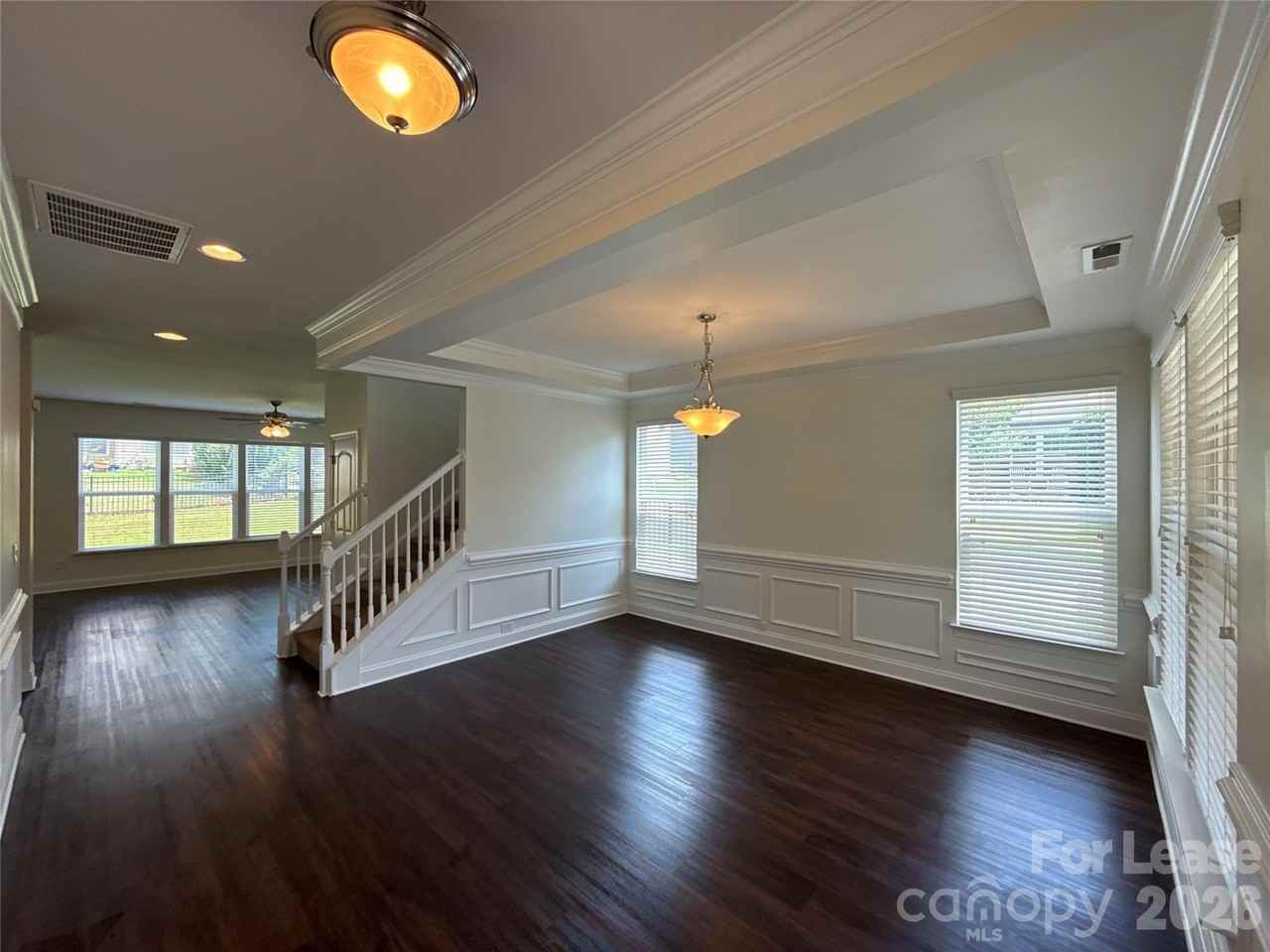 1019 Dunhill Ln - Photo 4 of 23