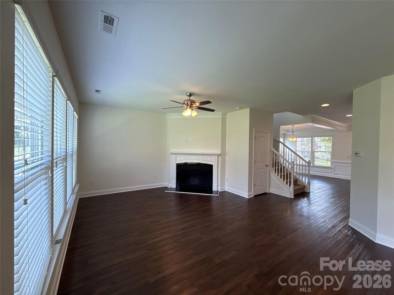 1019 Dunhill Ln - Photo 5 of 23