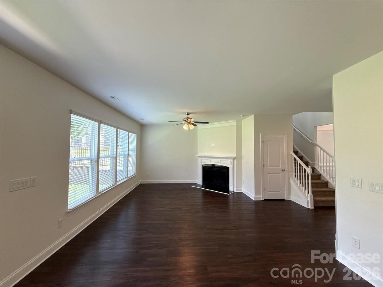1019 Dunhill Ln - Photo 6 of 23