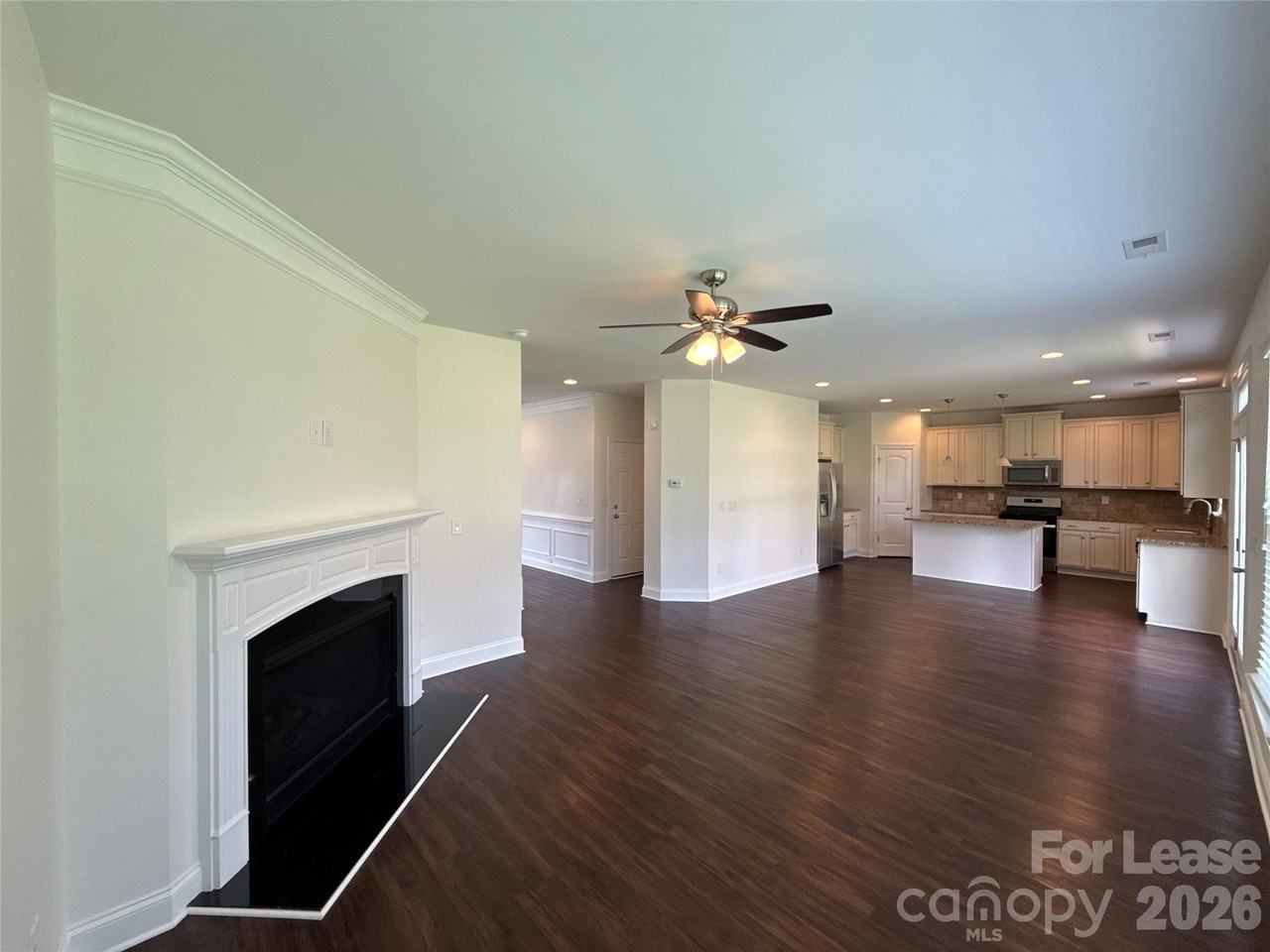 1019 Dunhill Ln - Photo 7 of 23