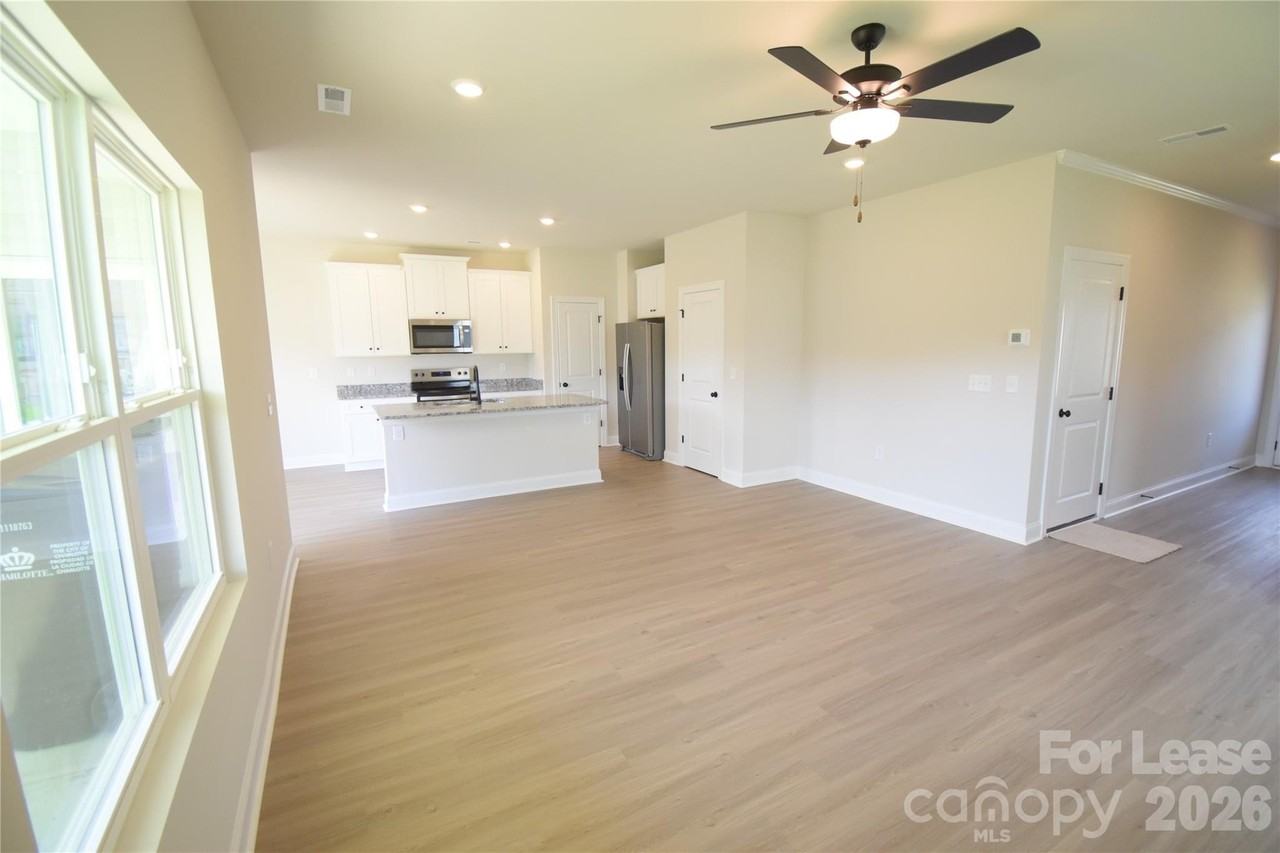 3519 Narrow Ln - Photo 4 of 33
