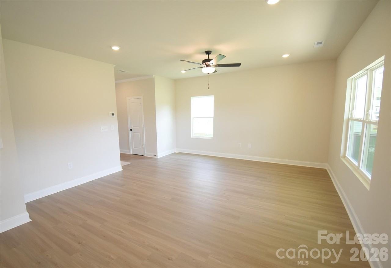 3519 Narrow Ln - Photo 5 of 33