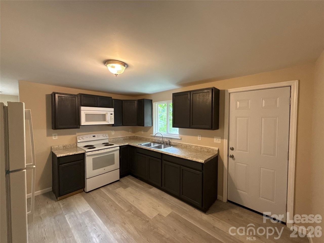 2700 Capitol Dr #2 - Photo 5 of 11