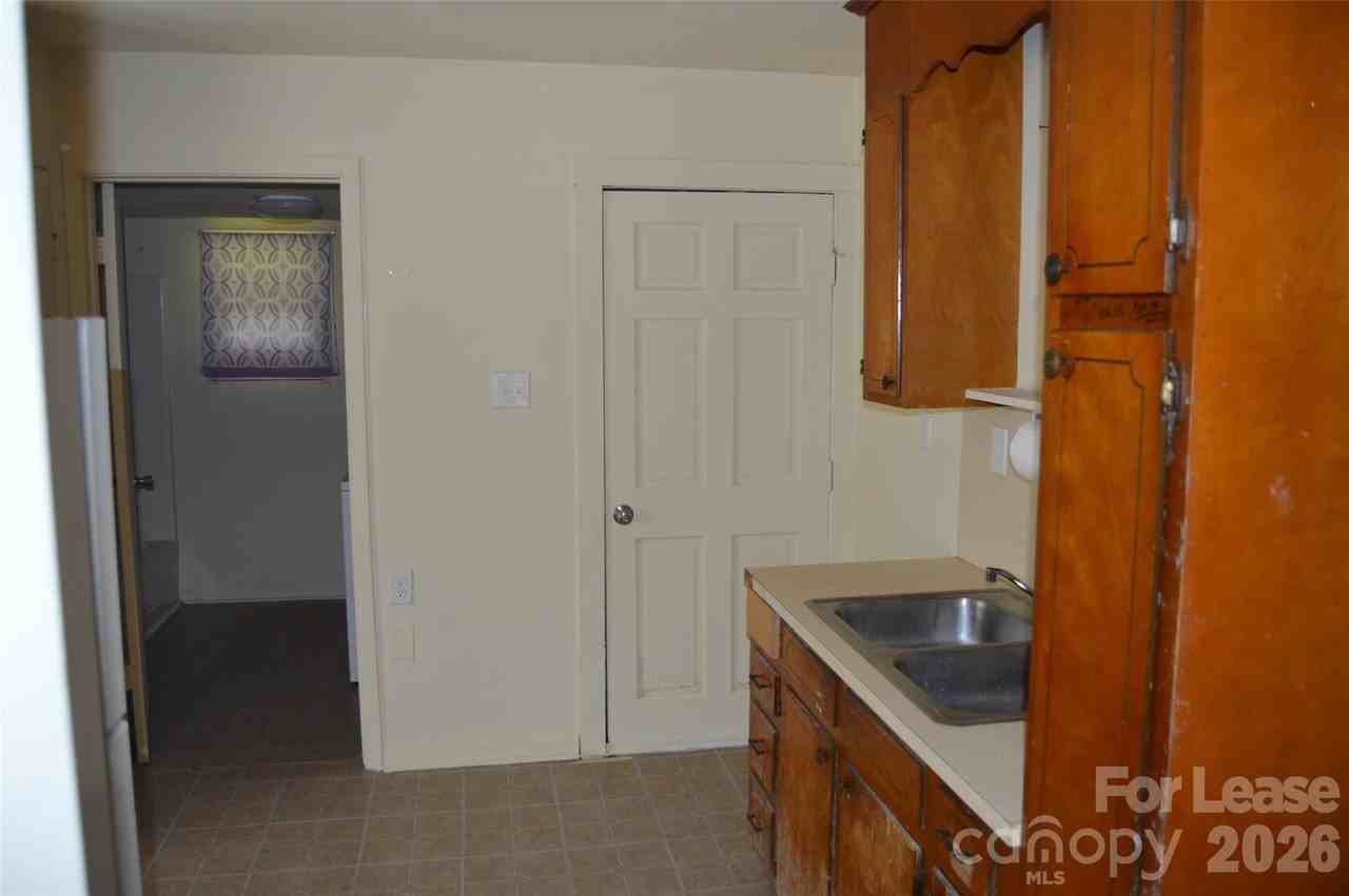 208 Wilson St #B - Photo 5 of 8