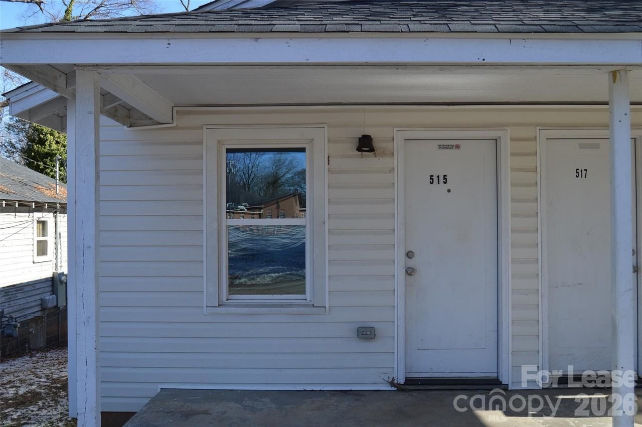 515 S Elm St - Photo 3 of 11