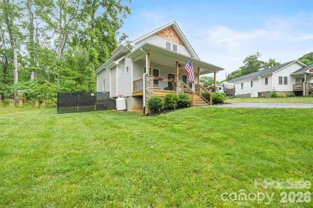 2029 Bost St - Photo 4 of 35