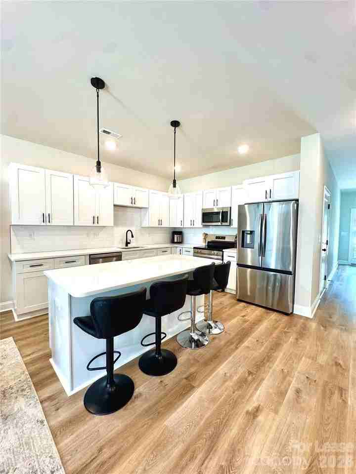 507 Greenwood Dr - Photo 4 of 18