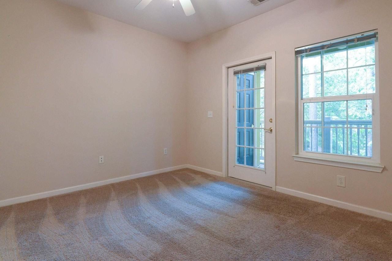 1035 Telfair Way - Photo 2 of 39