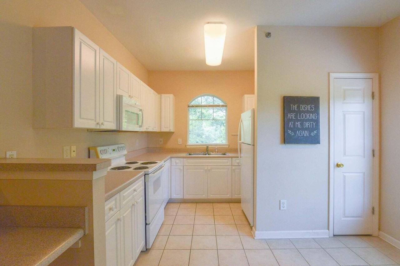 1035 Telfair Way - Photo 7 of 39