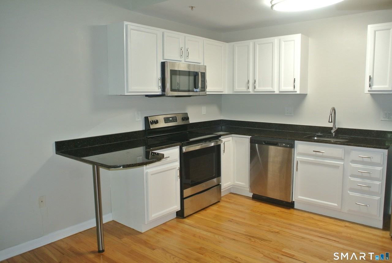 670 Boston Post Rd #12 - Photo 2 of 19