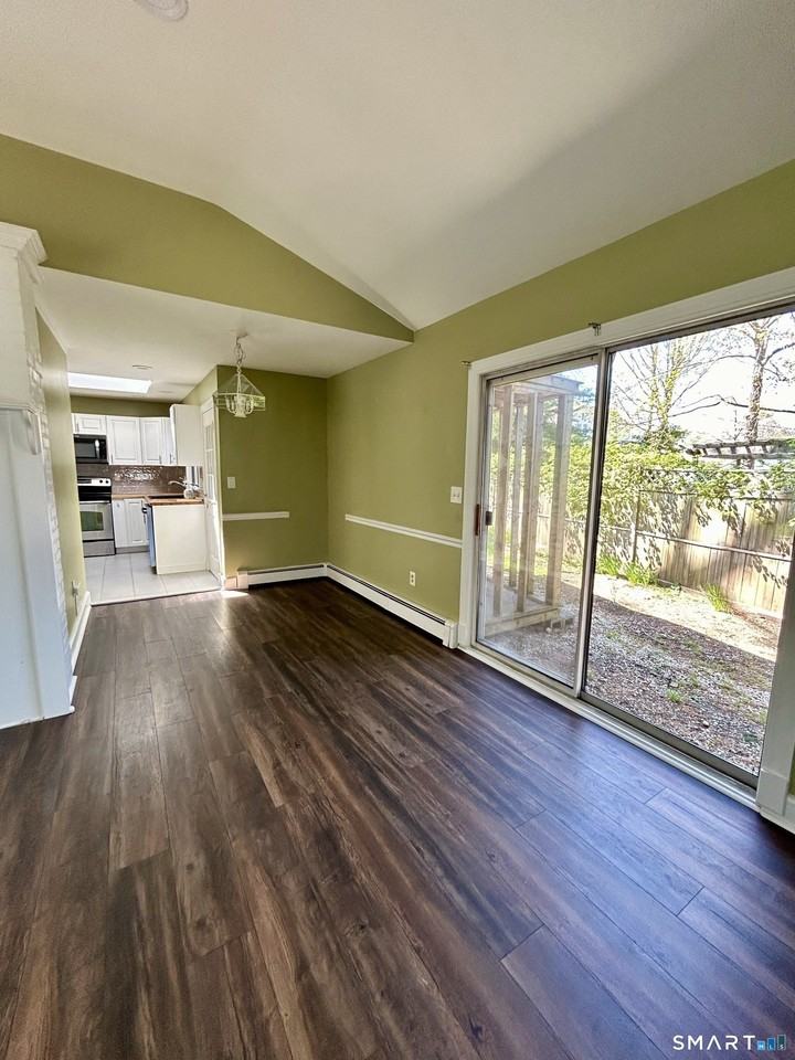 8 Drumlin Rd - Photo 7 of 25