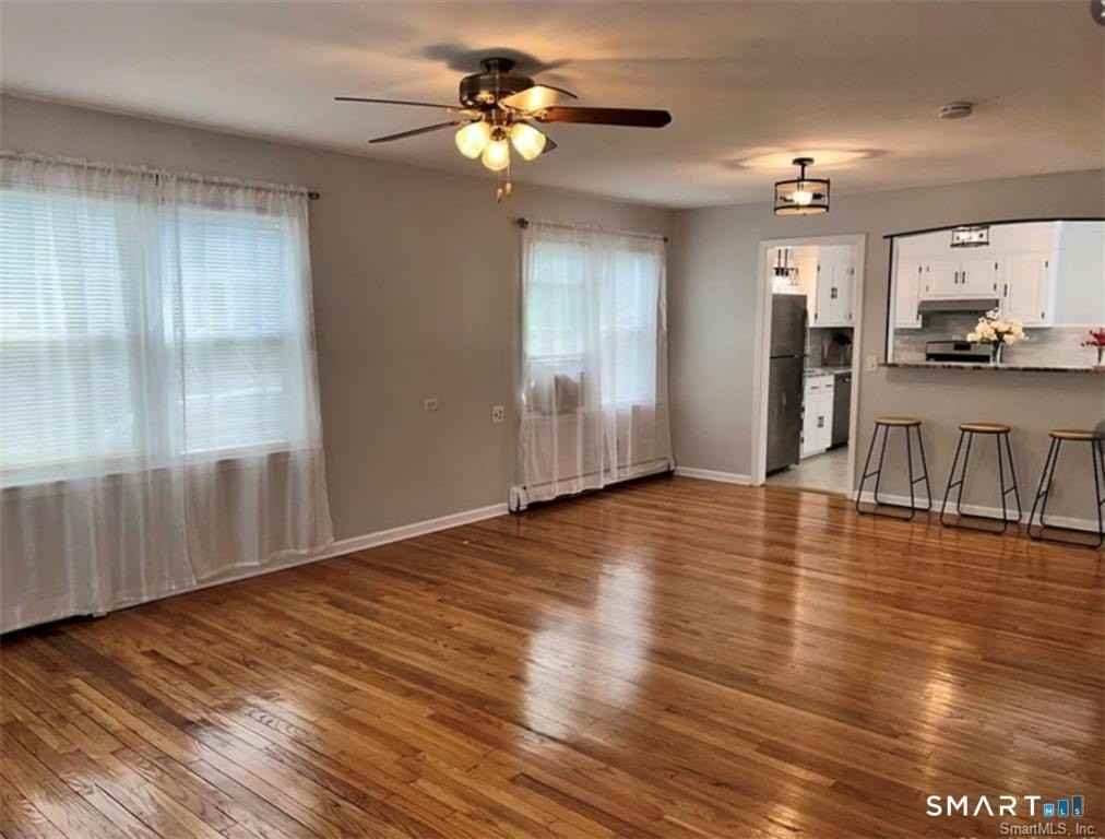1079 Brooklawn Ave - Photo 3 of 28