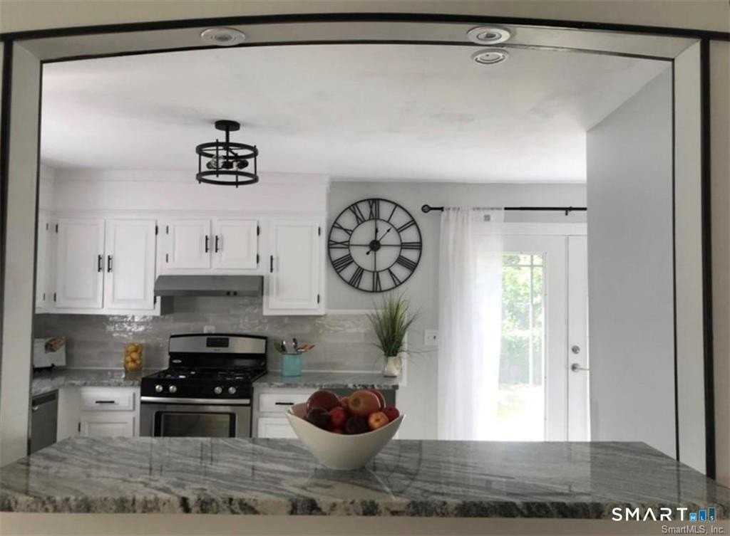 1079 Brooklawn Ave - Photo 7 of 28