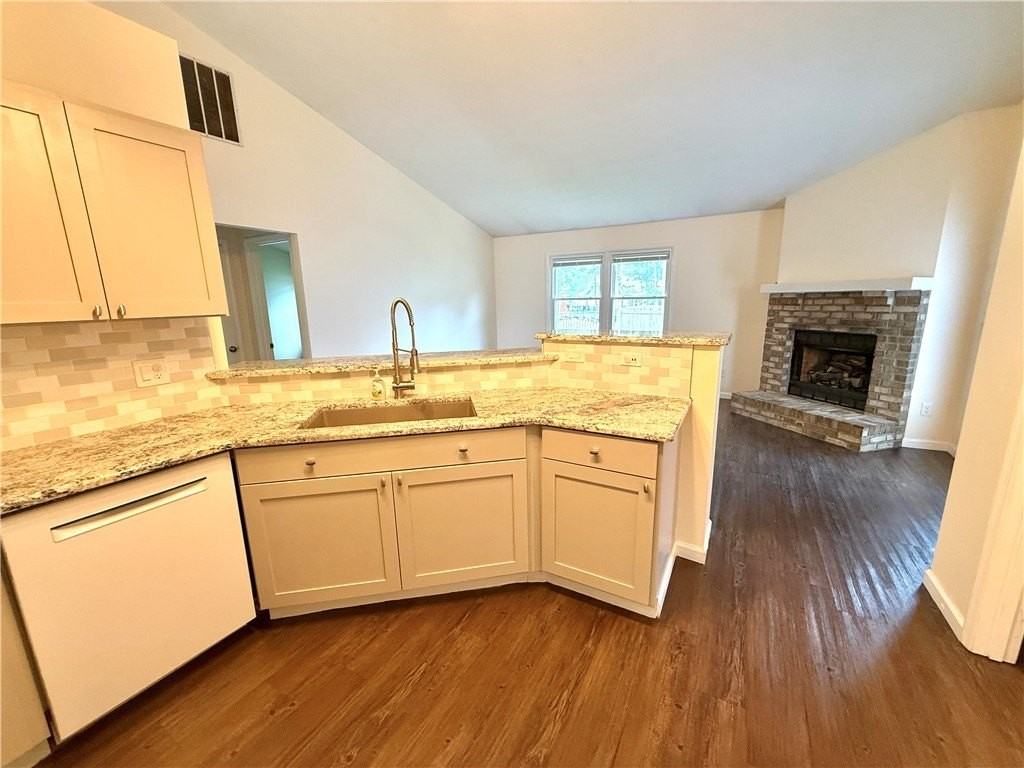 10029 Village Tree Ct - Photo 7 of 26