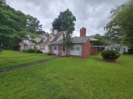 featured image of 33 W Chadwick Cir