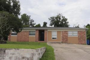 featured image of 228 E Holly Dr