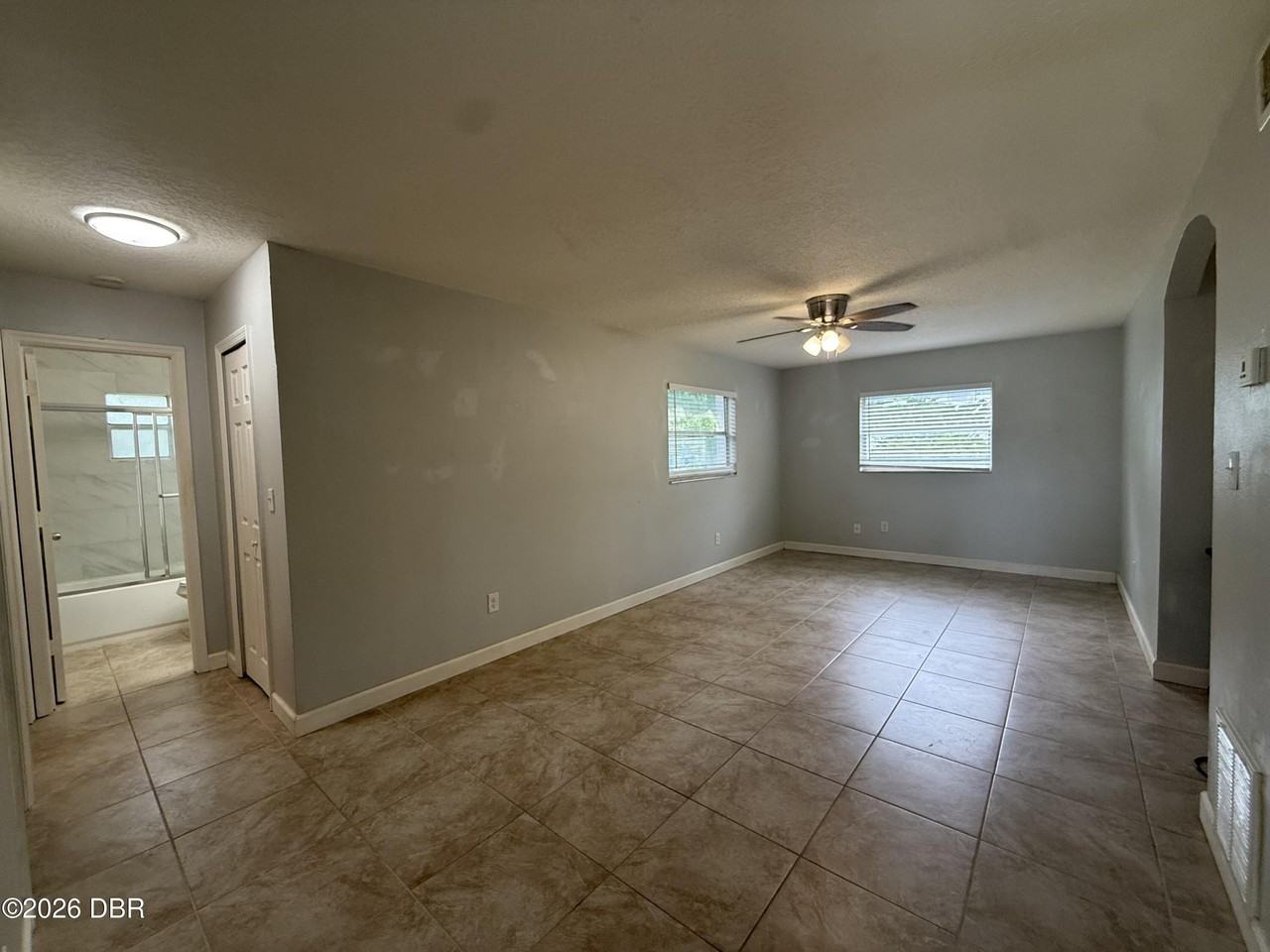 228 E Holly Dr - Photo 2 of 11