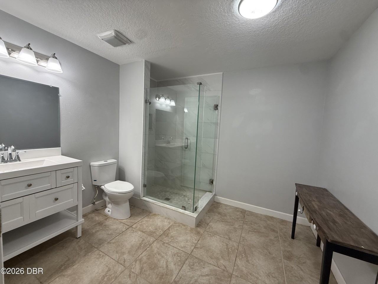 228 E Holly Dr - Photo 4 of 11