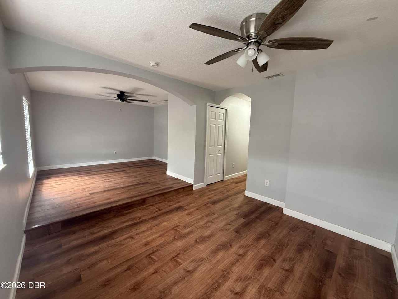 228 E Holly Dr - Photo 5 of 11