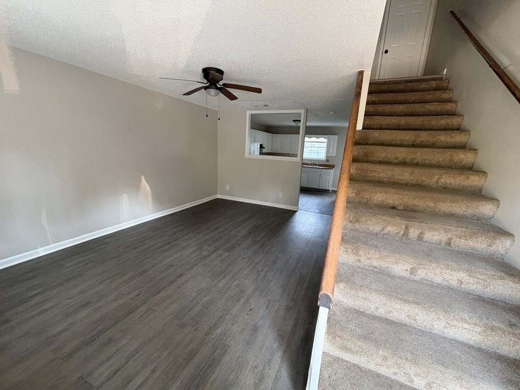 526 Whitener Dr - Photo 3 of 17
