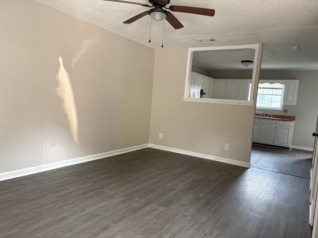 526 Whitener Dr - Photo 4 of 17