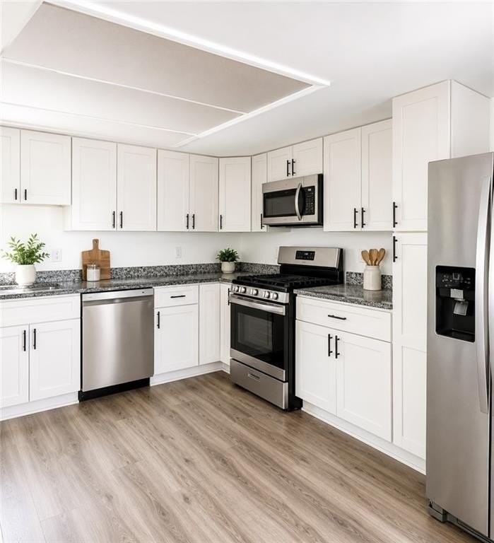 1006 Heathmoor Ct - Photo 4 of 7