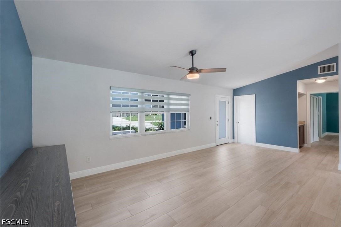 2212 Se 7th St - Photo 5 of 30