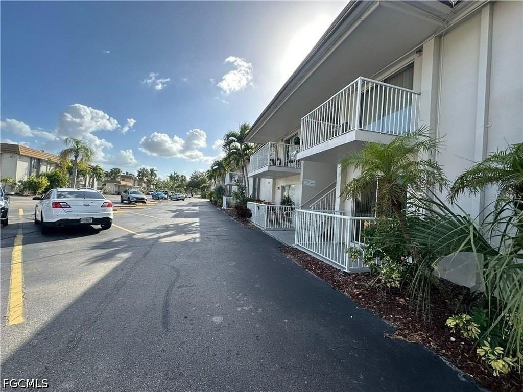 1830 Maravilla Ave #106 - Photo 6 of 23