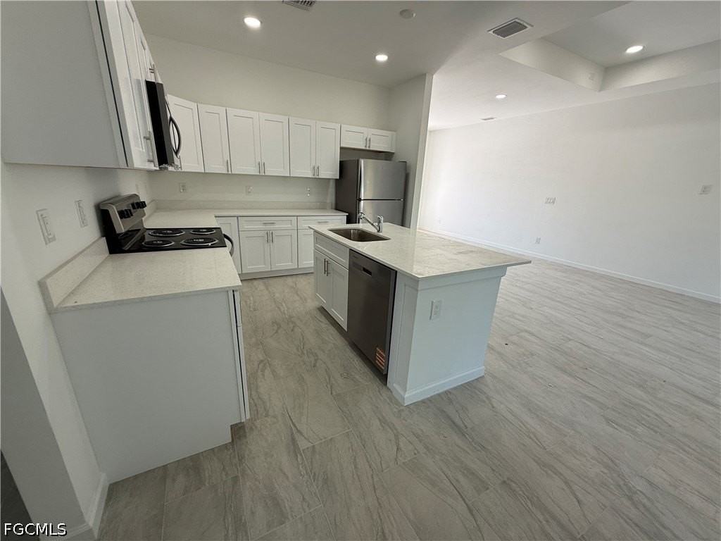 1115 Cove St E - Photo 4 of 25