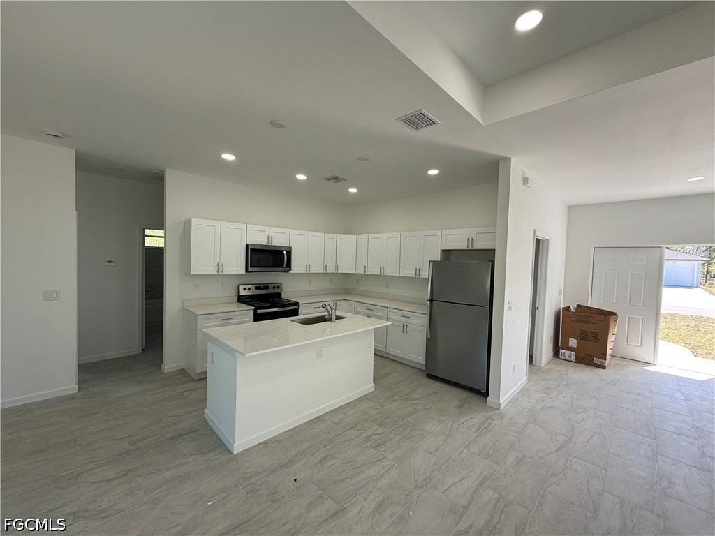 1115 Cove St E - Photo 5 of 25