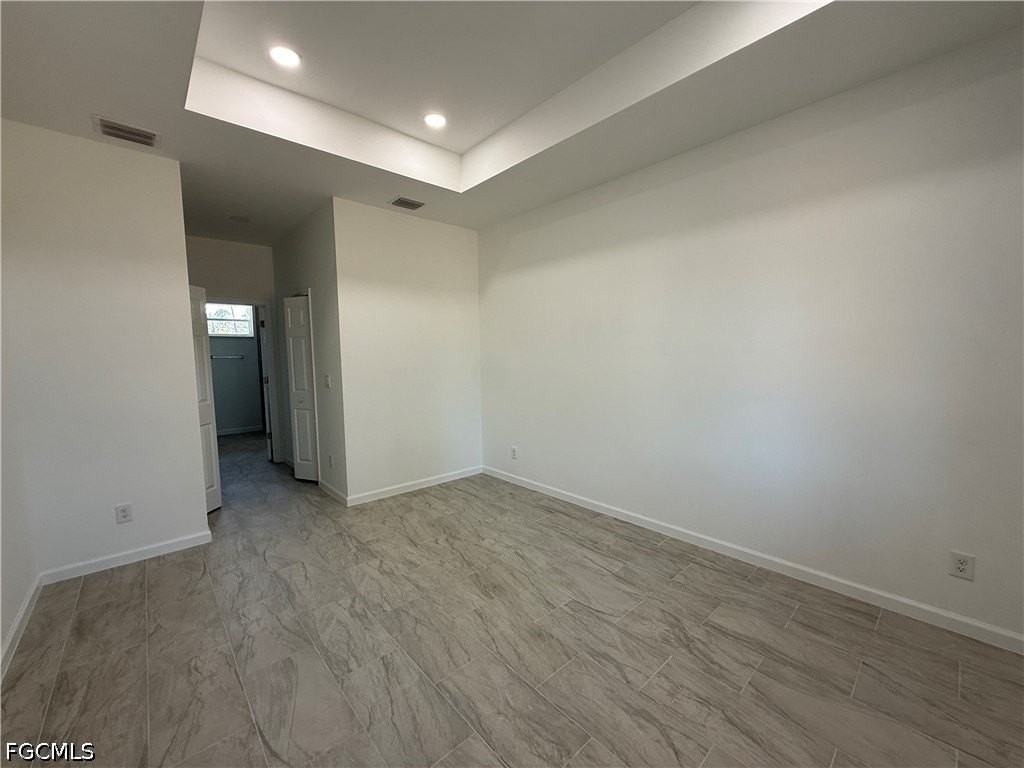 1115 Cove St E - Photo 7 of 25