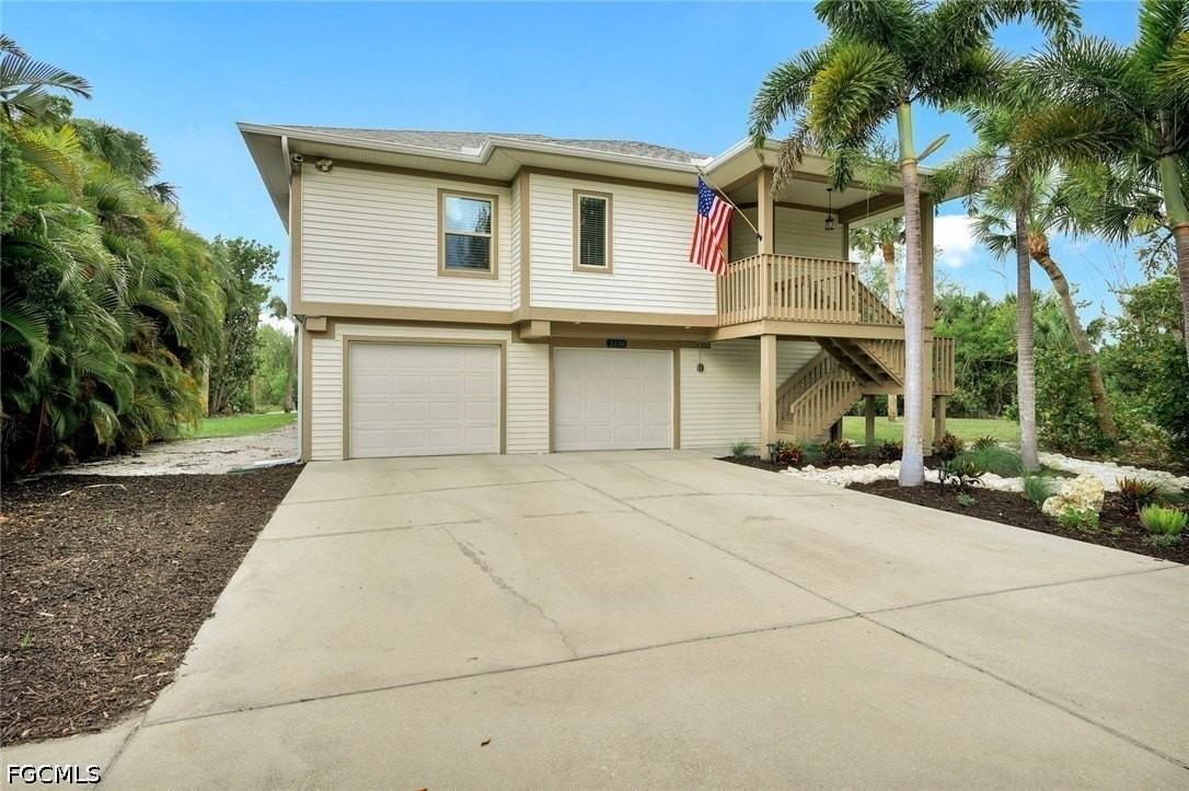 2130 Sunset Cir - Photo 4 of 35
